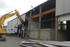 Demolition-d_un-angar-a-Besancon