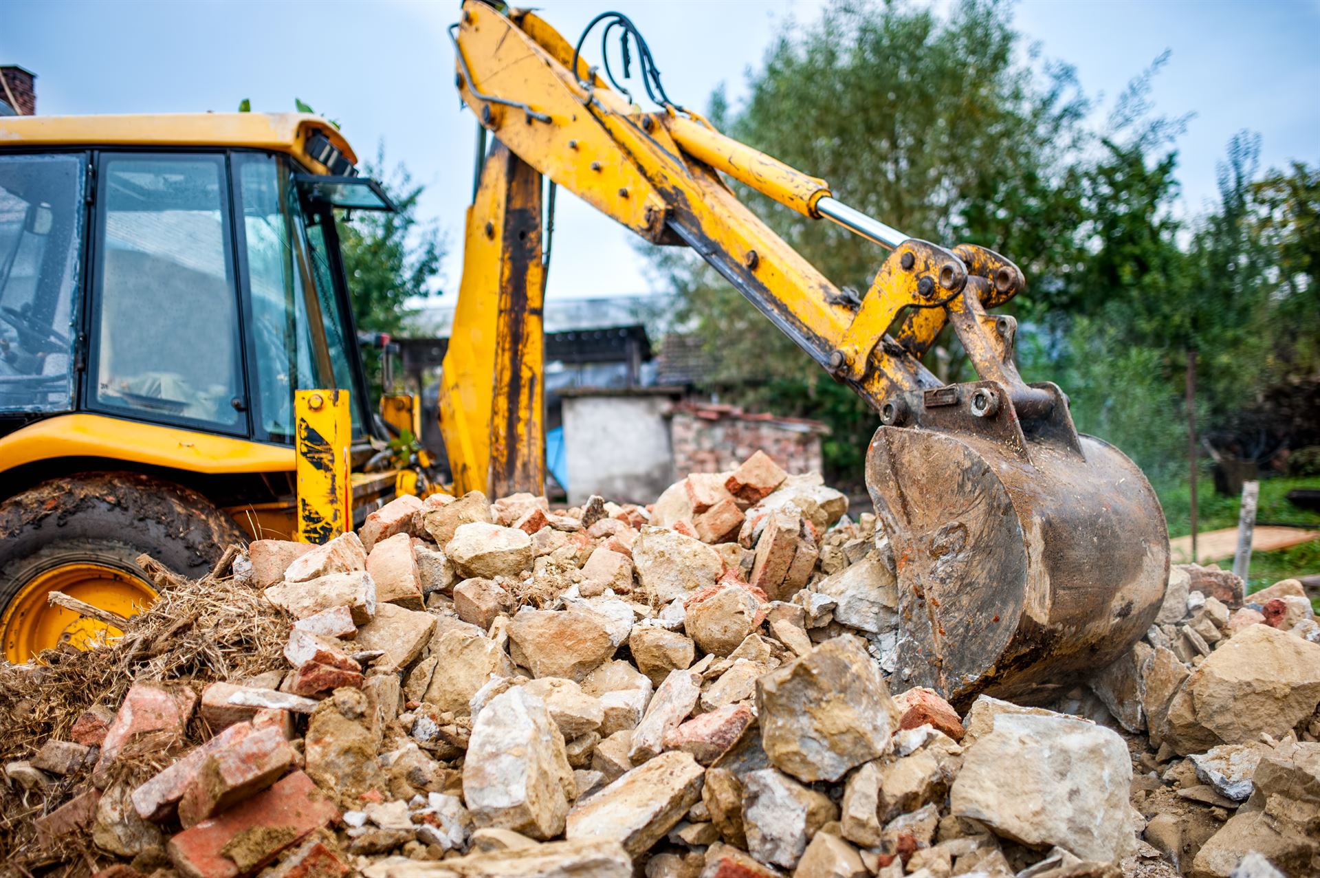 Démolition de maison en pierre à Besançon : une entreprise à votre service